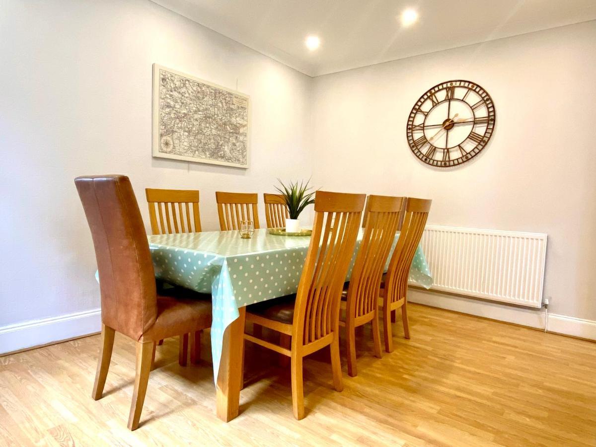 Great 4 Bedroom House - Great Location - Garden - Parking - Fast Wifi - Smart Tv - Newly Decorated - Sleeps Up To 8! Only 10 Mins Drive To Sandbanks Beach! Close To Poole & Bournemouth Экстерьер фото