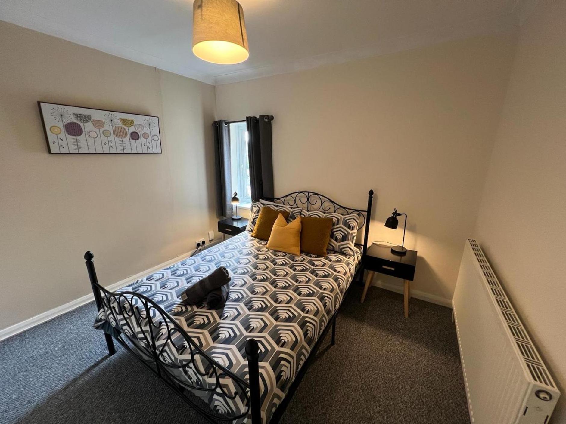 Great 4 Bedroom House - Great Location - Garden - Parking - Fast Wifi - Smart Tv - Newly Decorated - Sleeps Up To 8! Only 10 Mins Drive To Sandbanks Beach! Close To Poole & Bournemouth Экстерьер фото